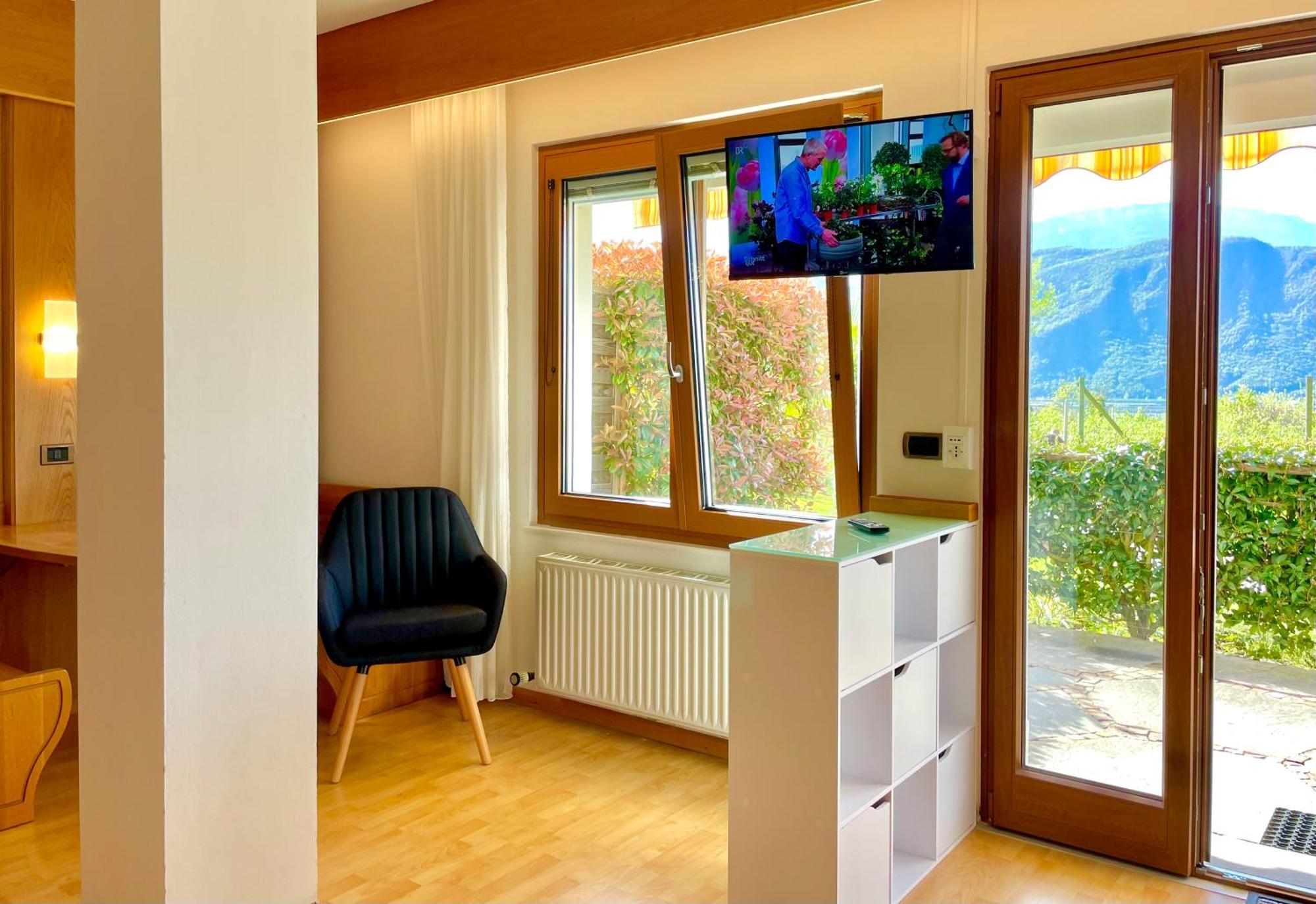 Hotel Garni Gruener Baum Laives Exterior photo